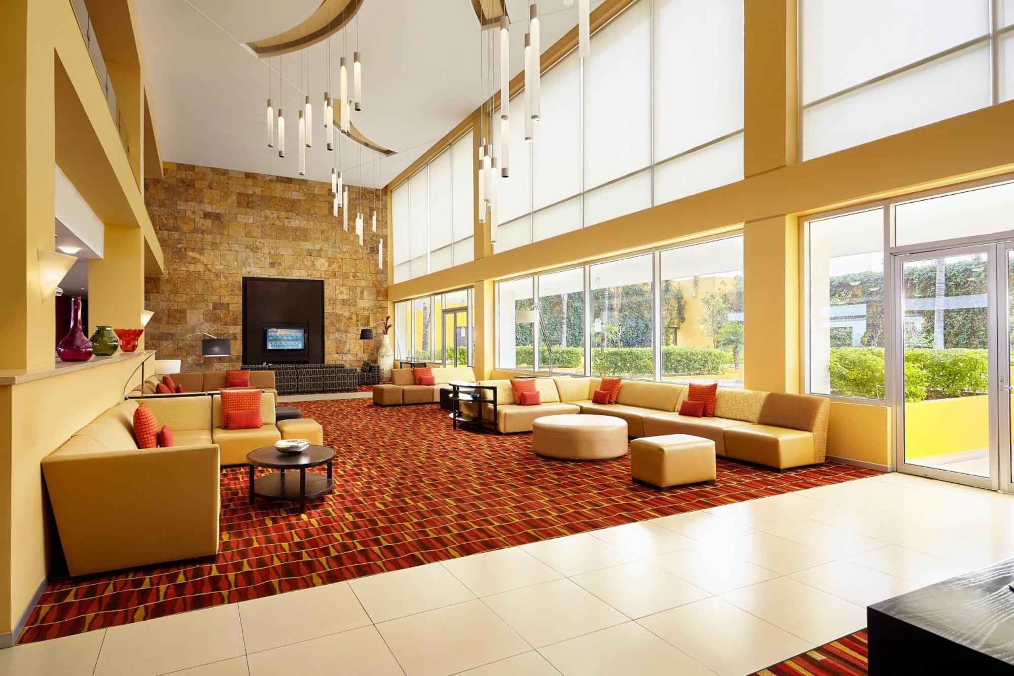 Courtyard By Marriott Leon At The Poliforum Extérieur photo